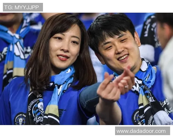 足球明星浪漫求婚现场照片曝光感动无数球迷与爱侣共谱幸福篇章